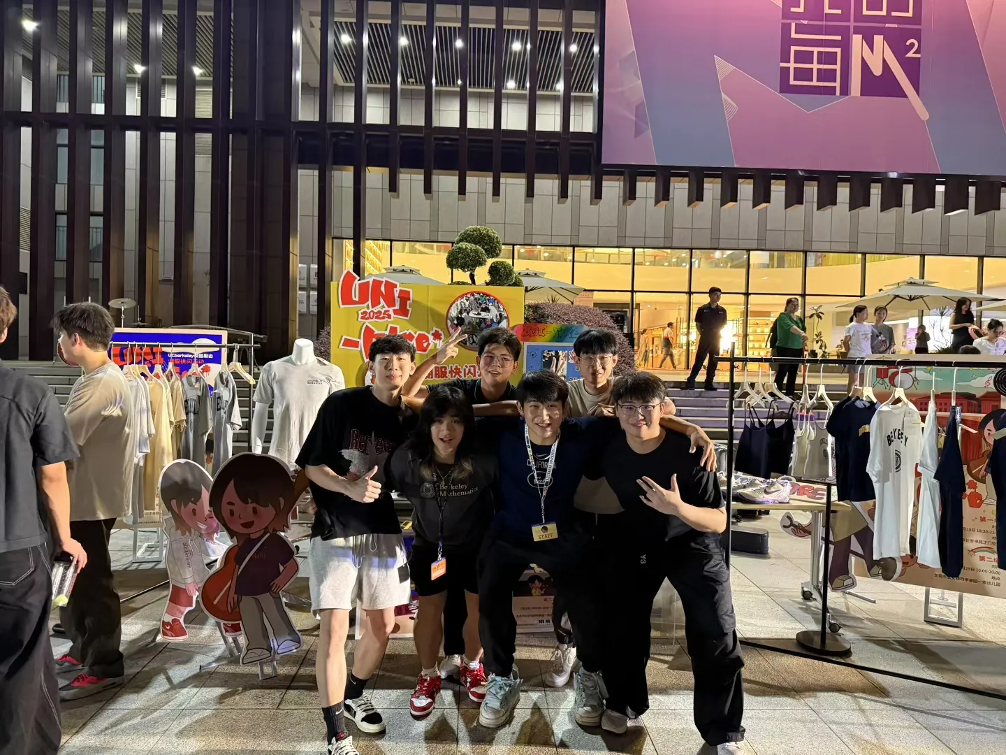 公益市集团队合影